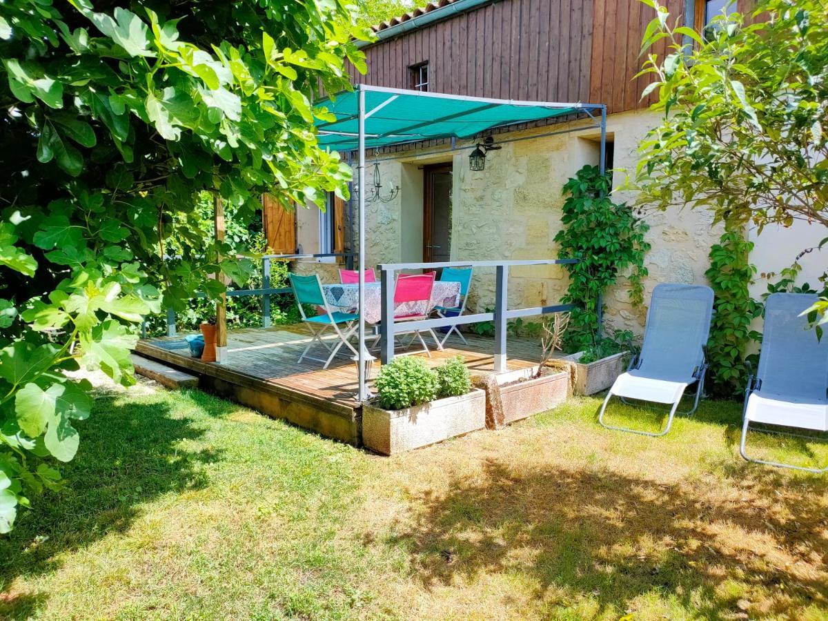Gîte PEYROUTAS Vignonet Saint Emilion Extérieur photo